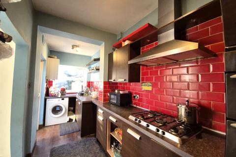 4 bedroom terraced house to rent, Dalmeny Avenue, London