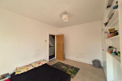 4 bedroom terraced house to rent, Dalmeny Avenue, London