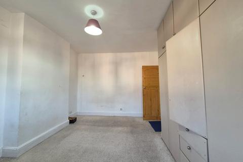 4 bedroom terraced house to rent, Dalmeny Avenue, London