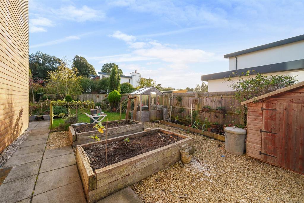 Side/rear garden