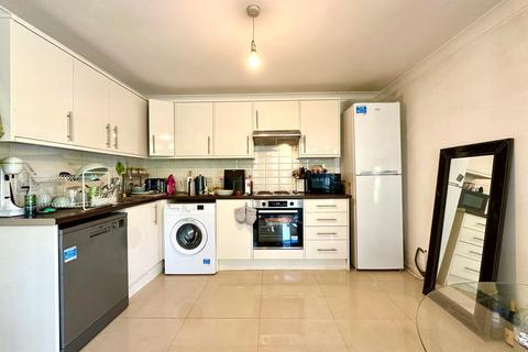 2 bedroom apartment to rent, Eleanor Close, London SE16