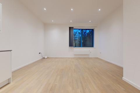 Studio to rent, Riverbank Way