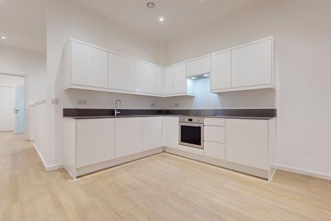 Studio to rent, Riverbank Way