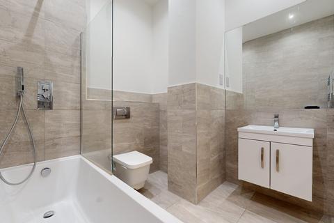 Studio to rent, Riverbank Way