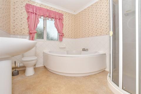 4 bedroom detached house for sale, St. Andrew's Road, Littlestone, New Romney, Kent