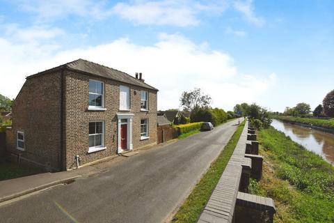 3 bedroom detached house for sale - South Brink, Wisbech, PE14 0RQ