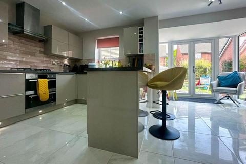 4 bedroom detached house for sale, Gilhespy Way, Westbury, BA13 3FT