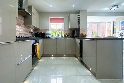 4 bedroom detached house for sale, Gilhespy Way, Westbury, BA13 3FT
