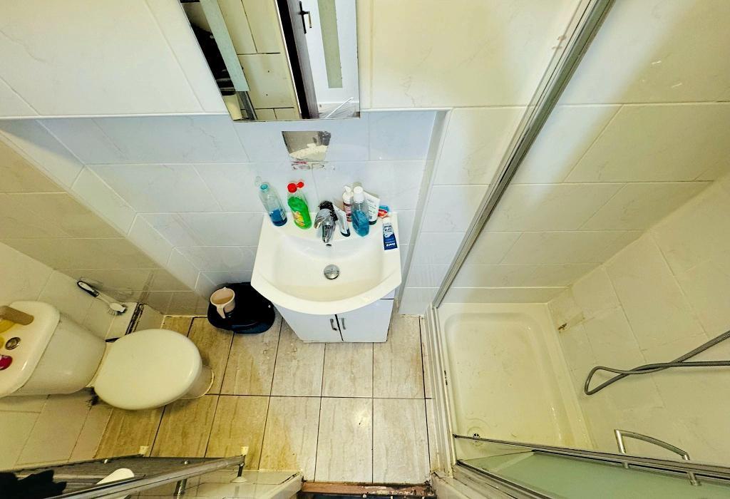 SHOWER & W/C