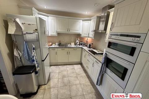 2 bedroom flat for sale, The Parade, Carmarthen