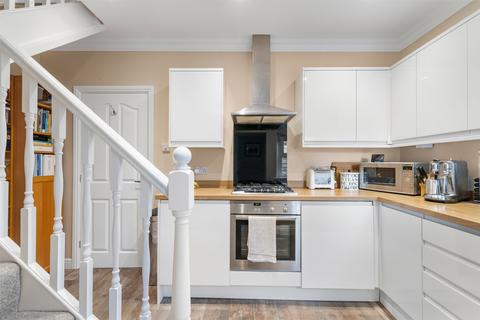 2 bedroom terraced house for sale, West Terrace, Burley in Wharfedale, Ilkley, West Yorkshire, LS29