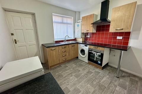4 bedroom terraced house to rent, Glenthorpe Crescent, Leeds, West Yorkshire, LS9