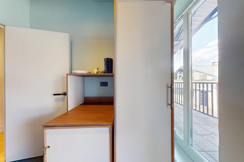 Studio to rent, Cheshire Street