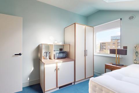 Studio to rent, Cheshire Street