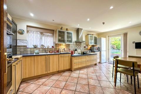 3 bedroom bungalow for sale, Chander Close, Dorset BH22