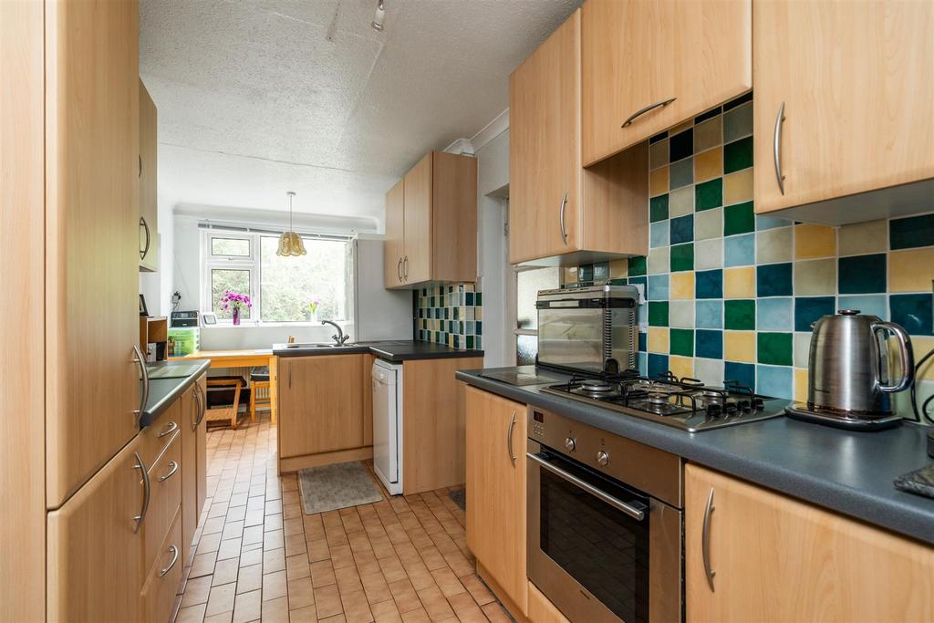 3 Redhouse Close 6.jpg