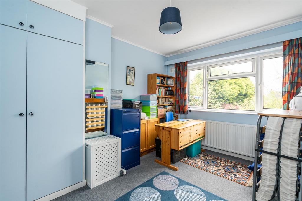 3 Redhouse Close 4.jpg