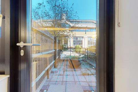 2 bedroom ground floor flat to rent, New Horizons Court