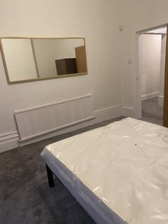 2 bedroom flat to rent, Central Road, Manchester M20
