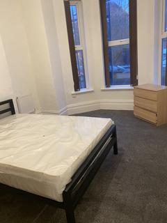 2 bedroom flat to rent, Central Road, Manchester M20