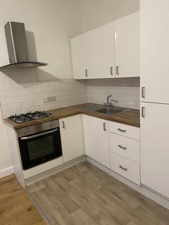 2 bedroom flat to rent, Central Road, Manchester M20