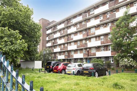 3 bedroom flat to rent, Thessaly Road, London SW8
