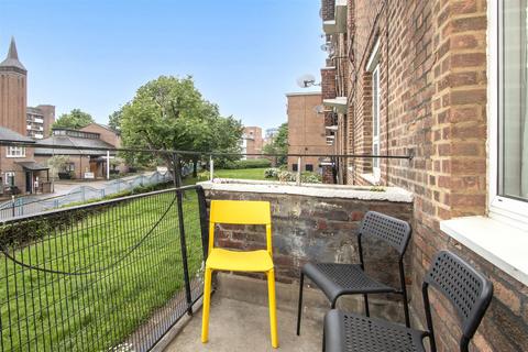 3 bedroom flat to rent, Thessaly Road, London SW8