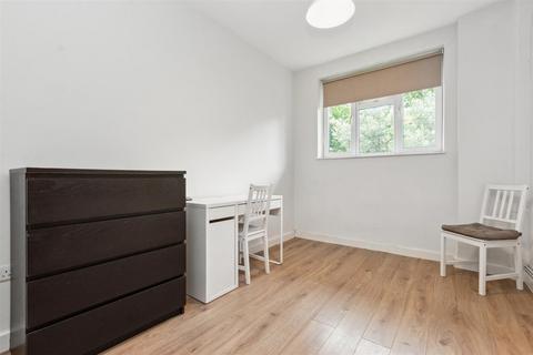 3 bedroom flat to rent, Thessaly Road, London SW8