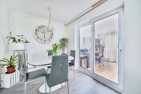 3 bedroom end of terrace house for sale, Jubilee Close, Pinner, Middlesex