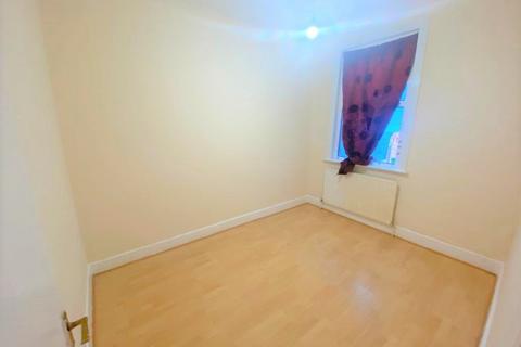 1 bedroom flat to rent, Braemar Road, London