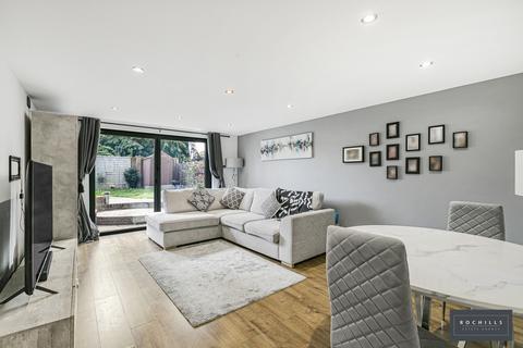 3 bedroom apartment to rent - Hersham Road, Hersham, Walton-on-Thames, Surrey, KT12