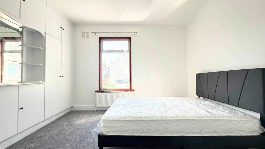 House in London - View 2