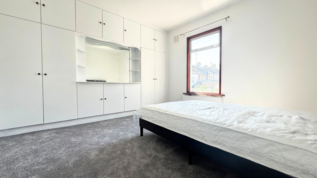 House in London - View 3