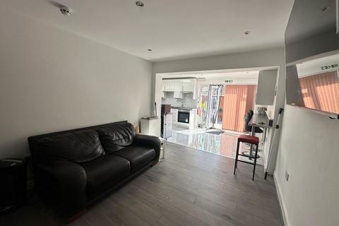 1 bedroom in a house share to rent, Leaver Gardens, Western Avenue, Greenford
