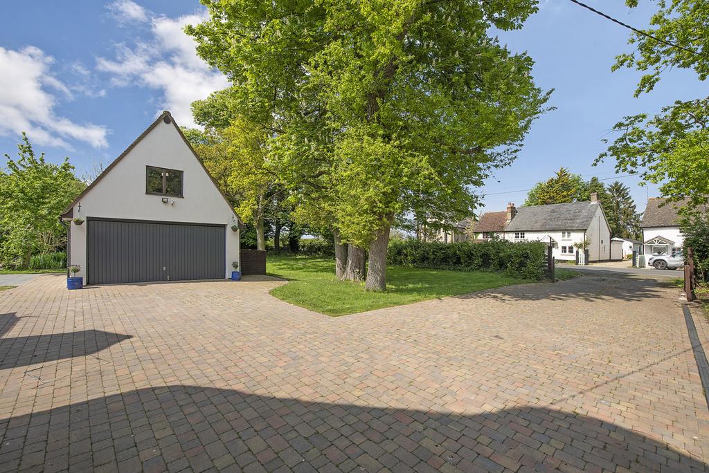 Driveway/Garage