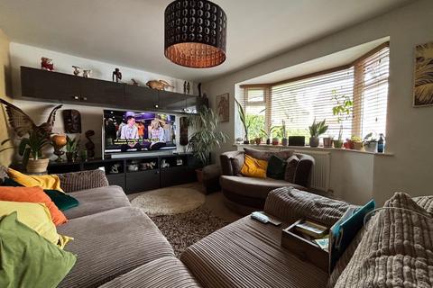 12 Allardene, Evesham, WR11 1EA