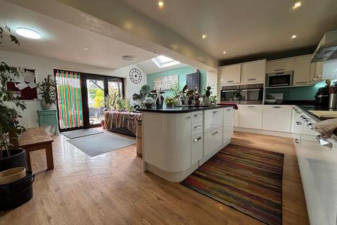 12 Allardene, Evesham, WR11 1EA