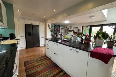 12 Allardene, Evesham, WR11 1EA