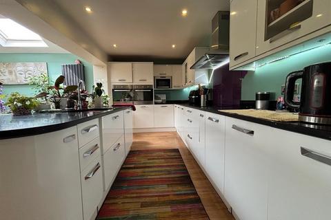 12 Allardene, Evesham, WR11 1EA