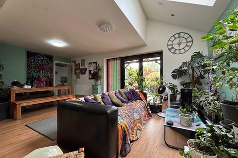 12 Allardene, Evesham, WR11 1EA