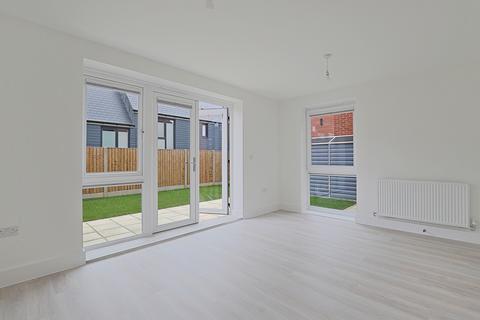4 bedroom link detached house to rent, Essex IG10