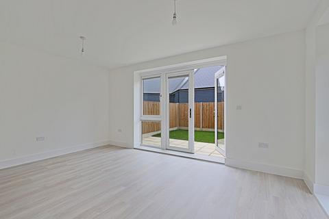 4 bedroom link detached house to rent, Essex IG10