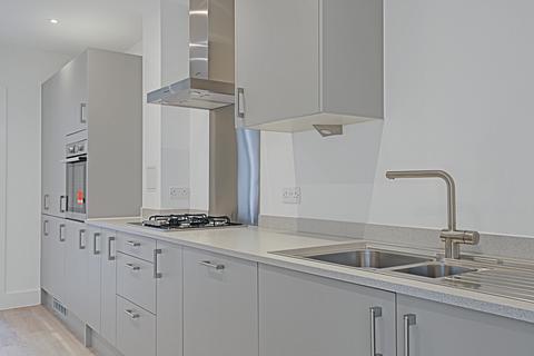 4 bedroom link detached house to rent, Essex IG10