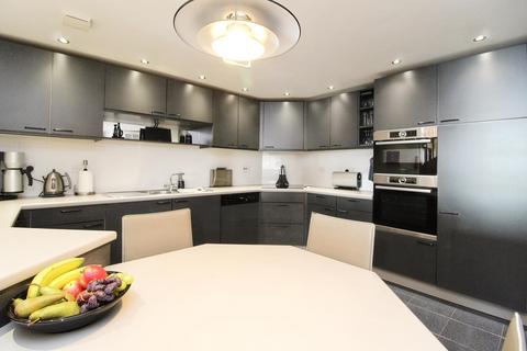 3 bedroom apartment for sale, The Colonnades, Liverpool L3