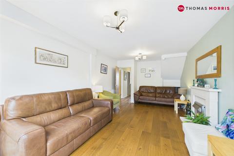 9 Cherry Drive, Royston, SG8 7DL