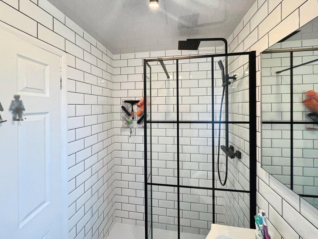 Shower Room No. 12