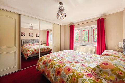 595 Westhorne Avenue, London, SE9 6JX