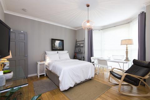 Studio to rent, Edge Hill, Wimbledon, SW19