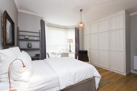 Studio to rent, Edge Hill, Wimbledon, SW19