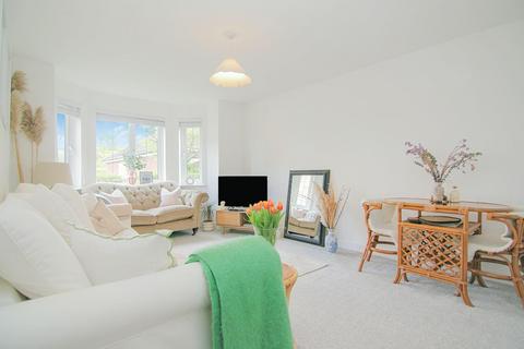 2 bedroom flat for sale, Pavilion Gardens, Farsley, Pudsey